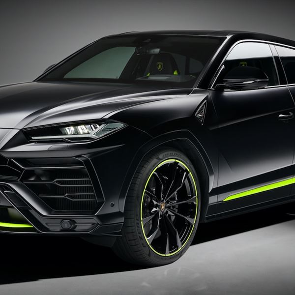 To Graphite Urus της Lamborghini θα μπορούσε να είναι το off-road του Batman