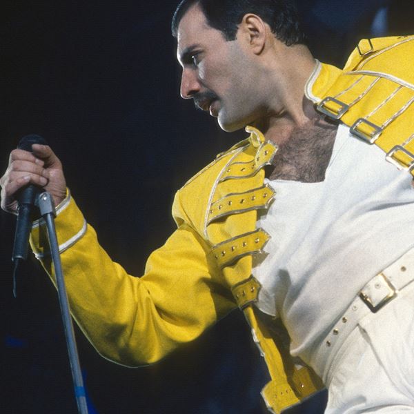 5 αστέρες της μουσικής των '80s που επηρέασαν τo στυλ μας