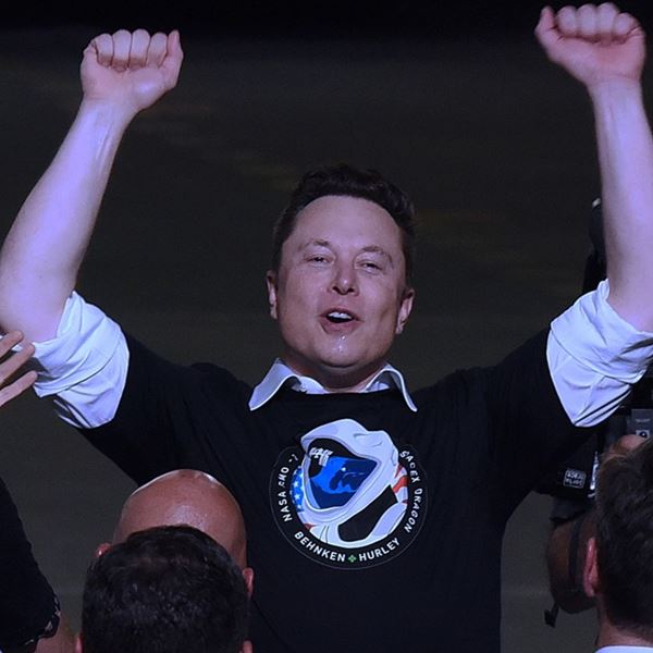 Ο Elon Musk επανέφερε τον λογαριασμό του Trump στο Twitter