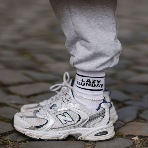 Τα sneakers της New Balance που λατρεύουν οι celebrities