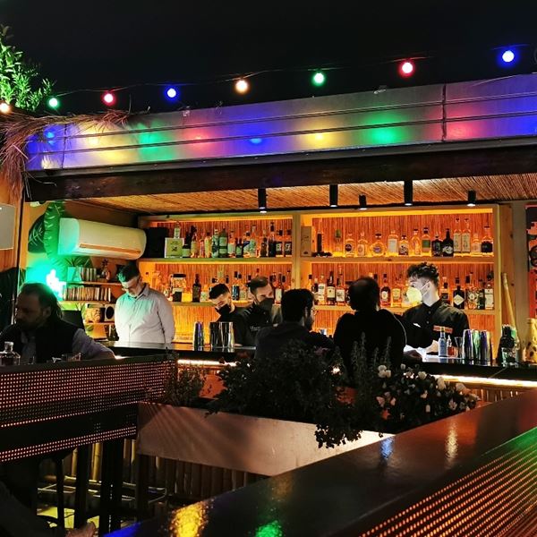 Λοκάλι, στην ταράτσα με αγαύη