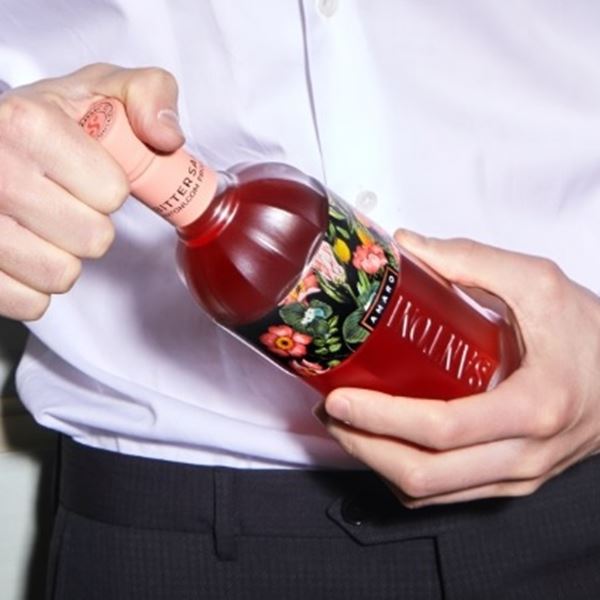 Ο Simone Caporale παρουσιάζει το Amaro Santoni