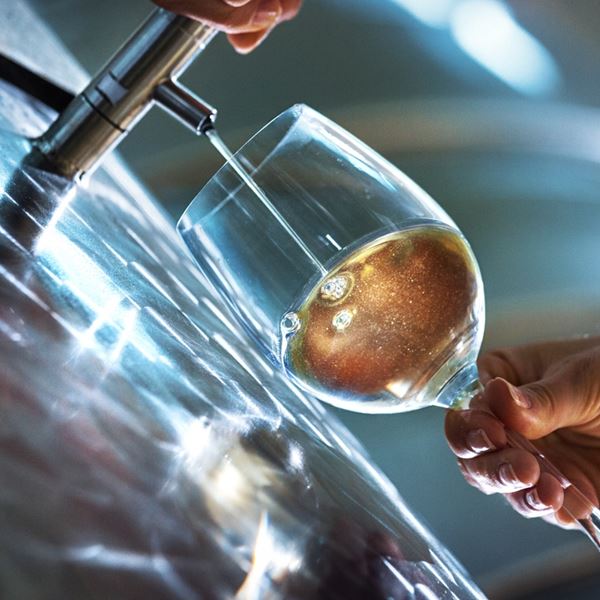 Τελικά, τι παίζει με τα φυσικά κρασιά;