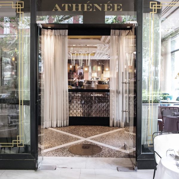 Το γλυκά του Σπύρου Πεδιαδιτάκη στο Athénée, τις Κυριακές