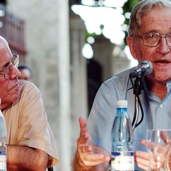 O Noam Chomsky δεν πολυσυμπαθεί το ChatGPT