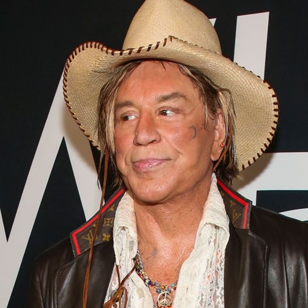 Αγνώριστος ο Mickey Rourke – Χρωστάει 60.000 δολάρια