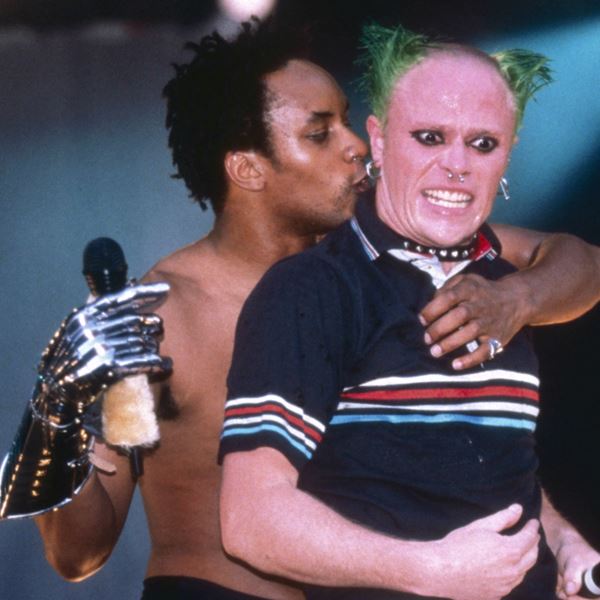 Keith Flint: Το τρομακτικό, επικίνδυνο πρόσωπο των Prodigy
