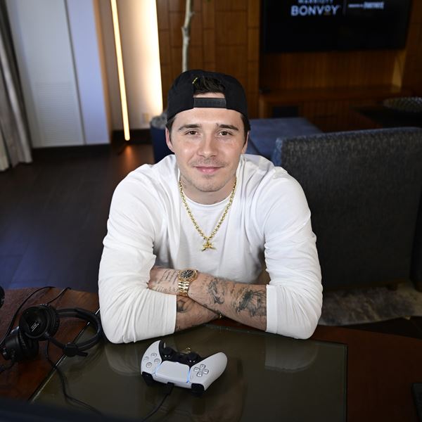 Ο Brooklyn Beckham μόλις επιτέθηκε στους γονείς του, David και Victoria μέσω Instagram