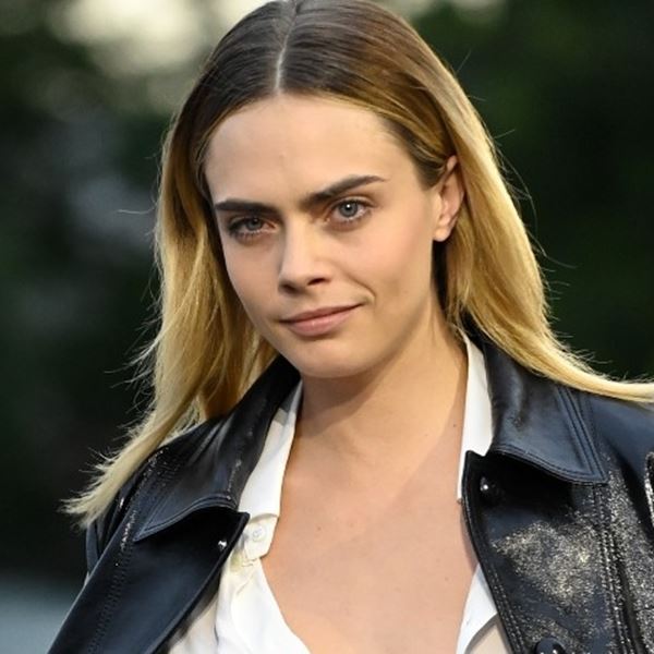 Η Cara Delevingne έβαλε μυαλό
