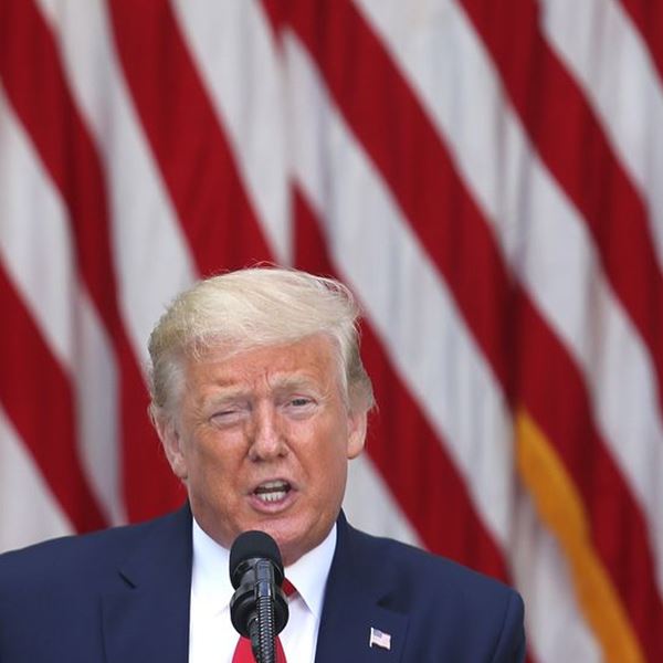 Ο Donald Trump πουλά όπλα εν μέσω πανδημίας