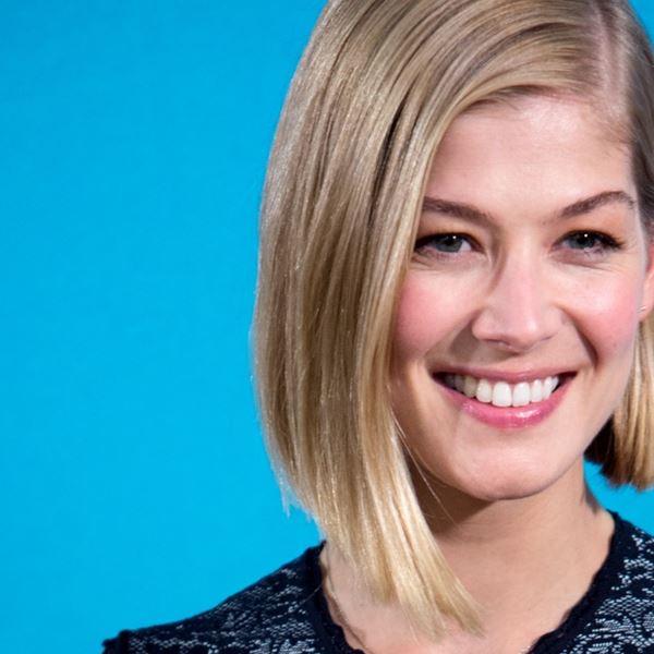 Rosamund Pike, η σοφιστικέ Sharon Stone της γενιάς της