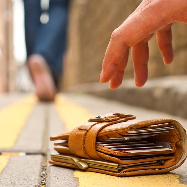 7 κόλπα για να μην χάνεις συνέχεια το κινητό ή το πορτοφόλι σου