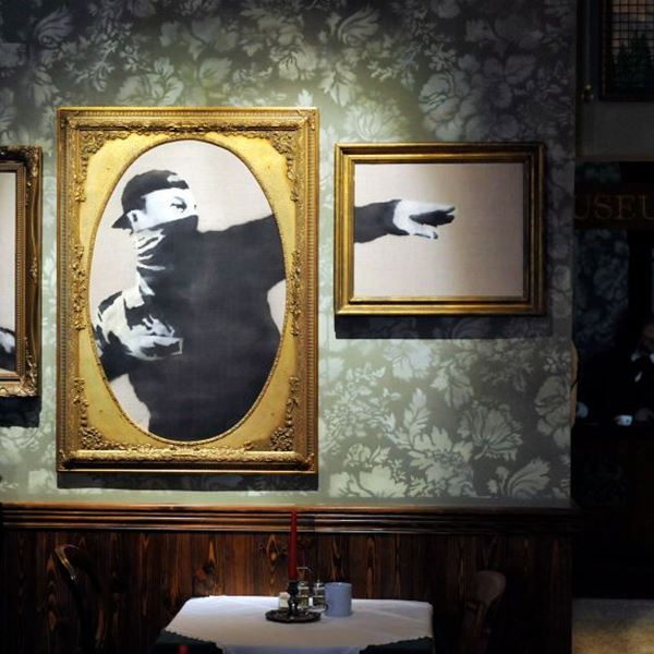 O Banksy άνοιξε κατάστημα με merchandise στο Λονδίνο