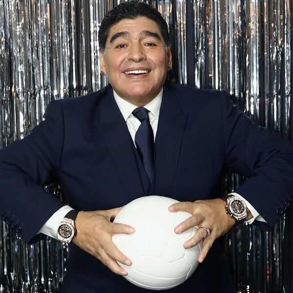 Τα ιστορικά πρωτοσέλιδα του διεθνούς Τύπου για τον Diego Maradona