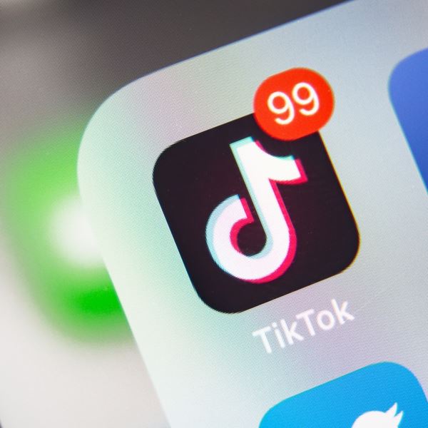 Γιατί απαγορεύτηκε το TikTok στην Αλβανία για τουλάχιστον έναν χρόνο