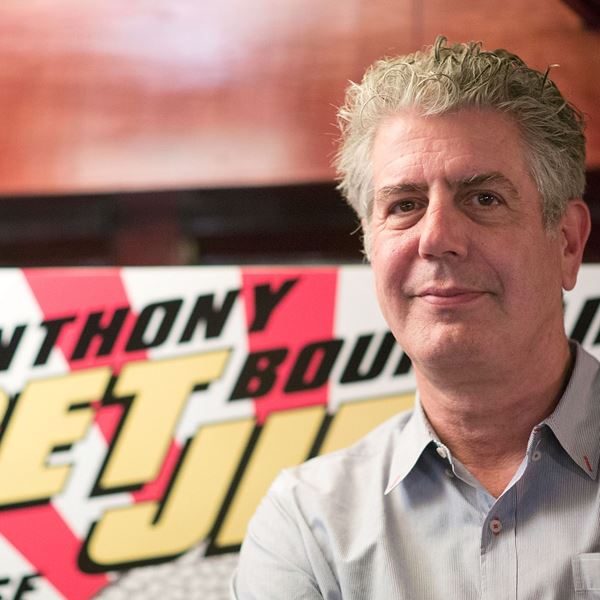 Το Hungry Ghosts του Anthony Bourdain θα γίνει σειρά