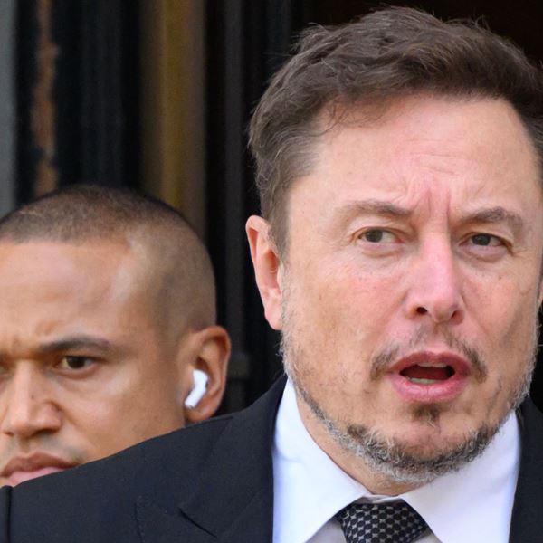 Musk: 'Δεν προσπαθούν καν να δολοφονήσουν τον Biden και την Kamala'