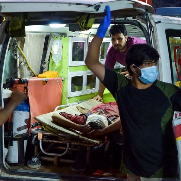 Εκατόμβη νεκρών από την επίθεση του ISIS στο αεροδρόμιο της Καμπούλ