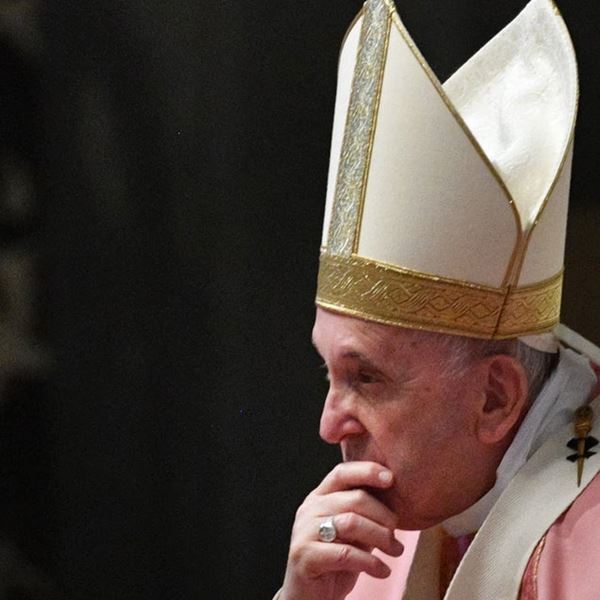 Μία ωρολογιακή βόμβα στα χέρια του Πάπα