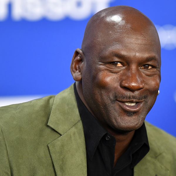 Όλοι αναρωτιούνται γιατί το NBA μετονομάζει το βραβείο MVP σε Michael Jordan Trophy