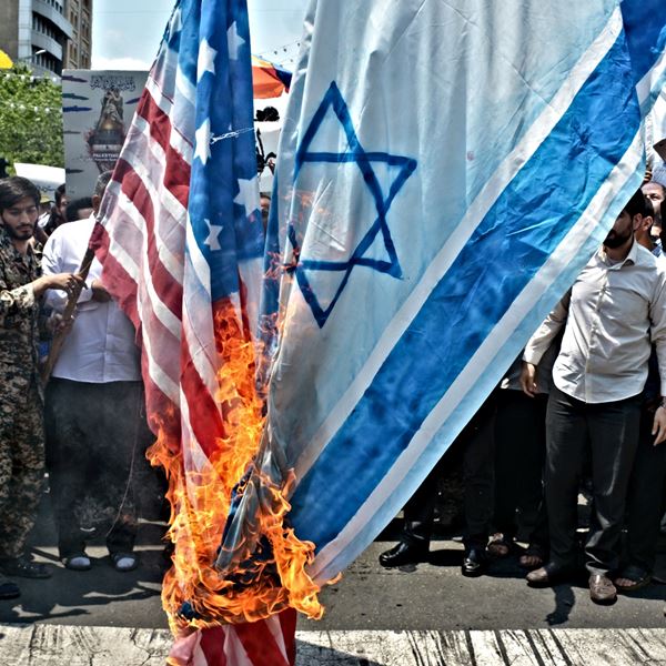 Οι νόμοι που προστατεύουν τις σημαίες