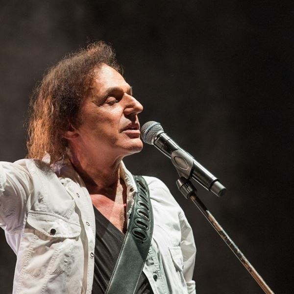 Μετρώντας αντίστροφα για τη μεγάλη live εμφάνιση του Βασίλη Παπακωνσταντίνου στην Πλατεία Νερού