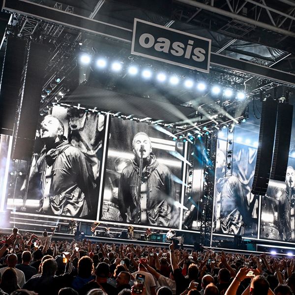 Τι συμβαίνει και μας έχει πιάσει τόση μουσική νοσταλγία;