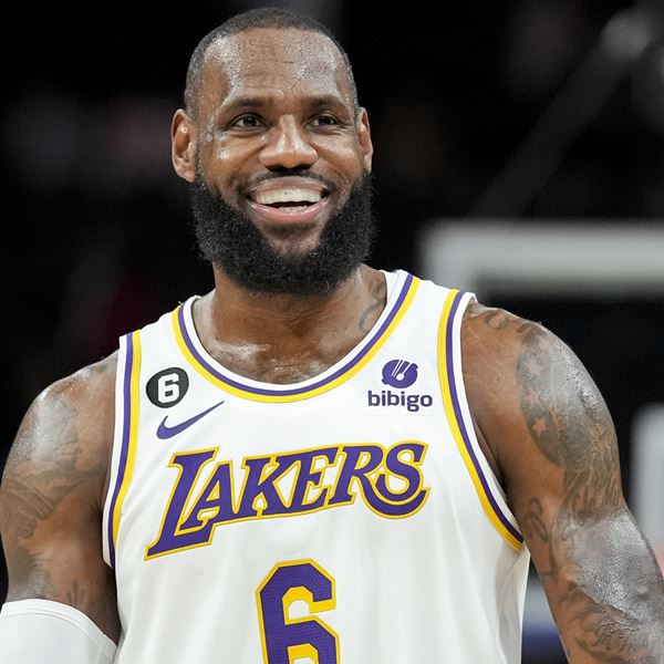 O LeBron James φόρεσε τα αθλητικά παπούτσια που θέλουν όλοι
