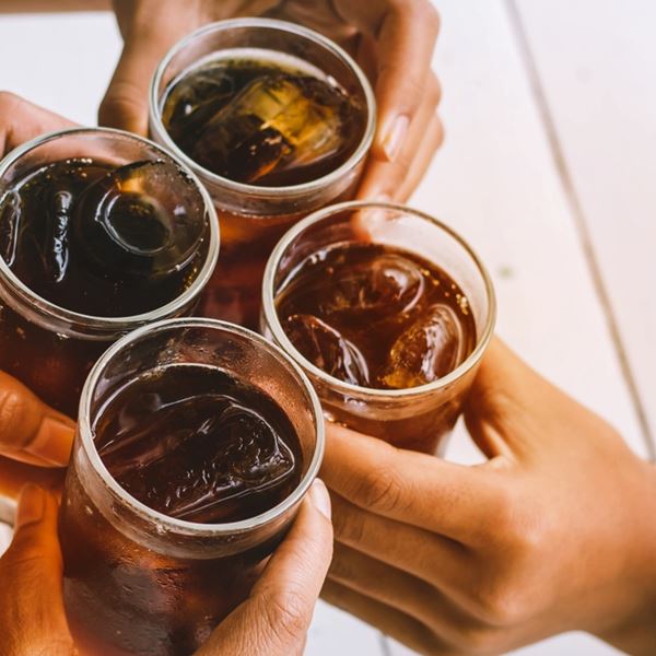 Μπύρα και αναψυκτικό: Ποιο είναι καλύτερο για την υγεία σου