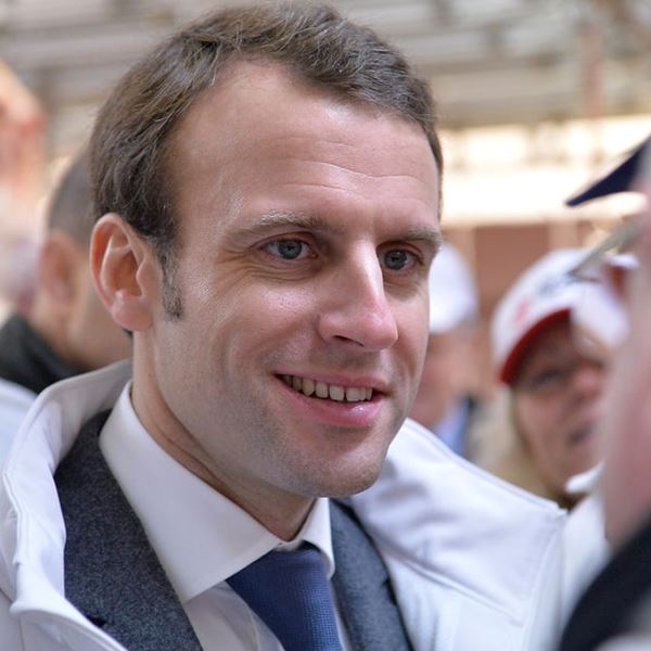 Emmanuel Macron: Παίζει μπάλα με Desailly, Wenger & Karembeu
