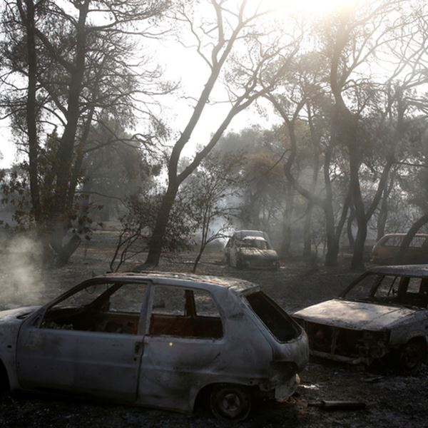 Η εξάπλωση της φωτιάς στη Βαρυμπόμπη σε 27"