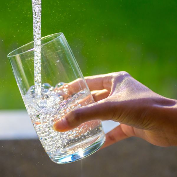 Πίνοντας περισσότερο νερό, με 10 απλούς τρόπους