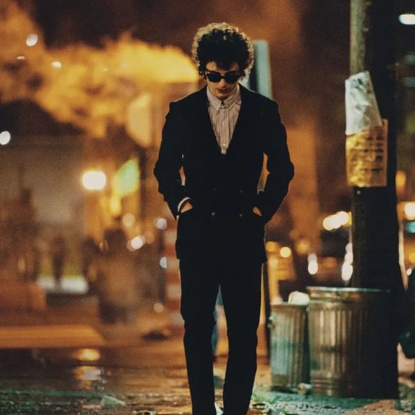 Ο Timothée Chalamet γίνεται Bob Dylan στο trailer του Α Complete Unknown
