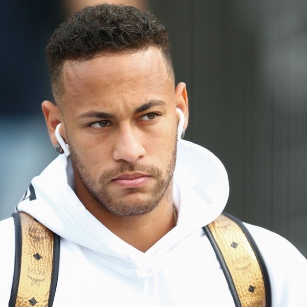 Τα πανάκριβα, κίτρινα γυαλιά ηλίου του Neymar