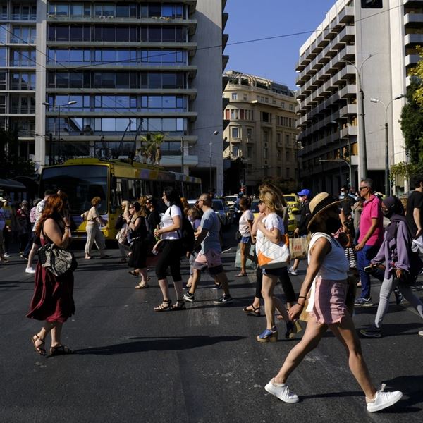 Με ζέστη ο Δεκαπενταύγουστος σε όλη την Ελλάδα