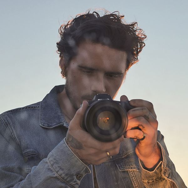 Η Pepe Jeans ενώνει τις δυνάμεις της με τον Brooklyn Beckham