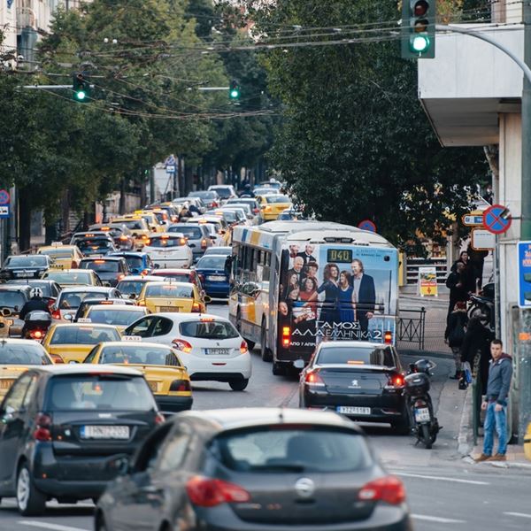 Δεν πρόκειται να αδειάσει η Αθήνα τον Αύγουστο