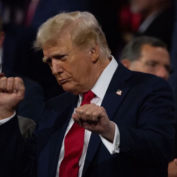 Ο 78χρονος Donald Trump μόλις αυτοαποκαλέστηκε 'ωραίος και έξυπνος νεαρός'