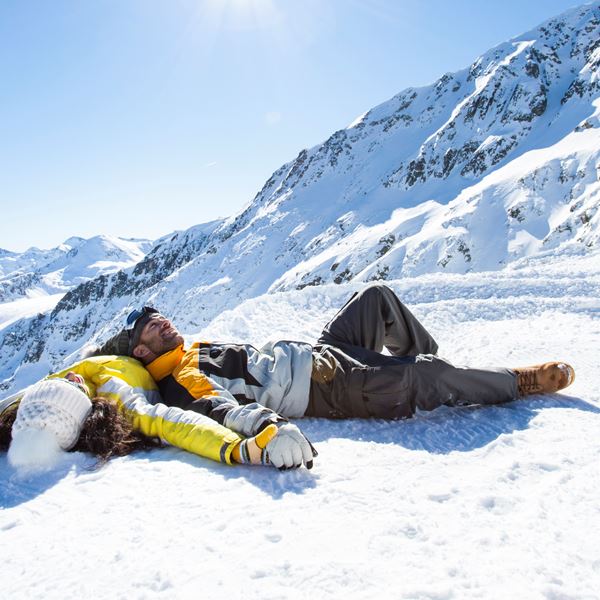 Ζεστός, άνετος και στιλάτος όχι μόνο σε χιονισμένες βουνοκορφές
