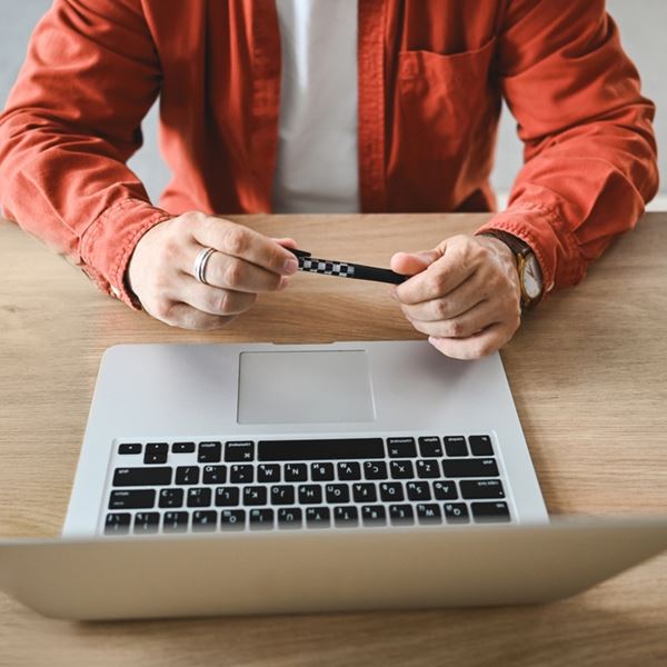 Αν η διεύθυνση του email σου είναι έτσι, τότε μάλλον είσαι γέρος