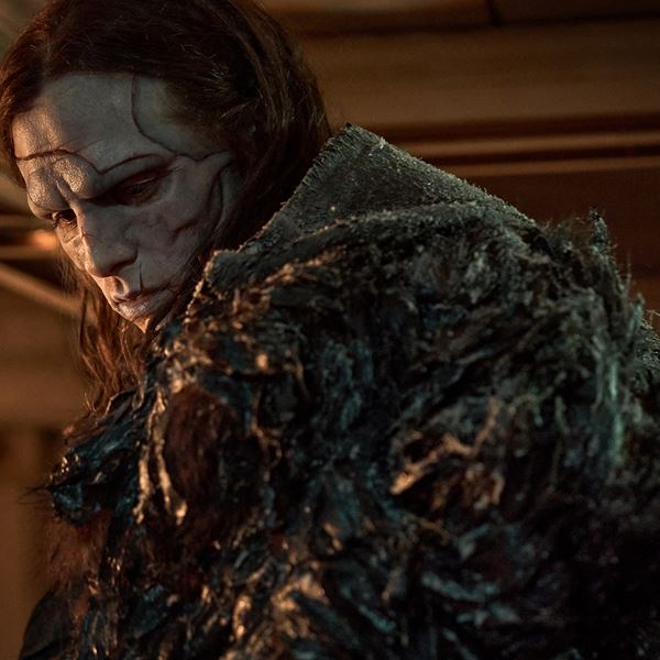 Είδαμε τη μεταμόρφωση του Jacob Elordi σε Frankenstein και κουραστήκαμε (video)