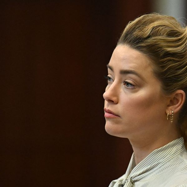 Γιατί διέγραψαν την Amber Heard από το Twitter;