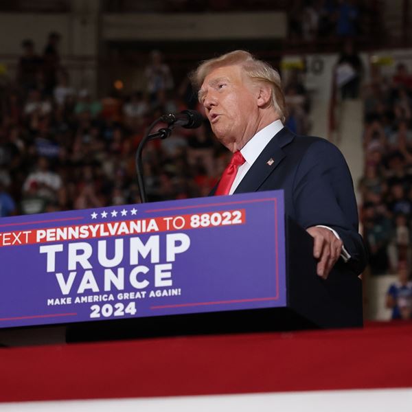 Νέο σκάνδαλο: Πρώην μοντέλο κατηγορεί τον Trump για σεξουαλική επίθεση και εμπλέκει τον Epstein