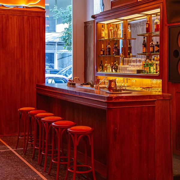 Το μπαρ για το οποίο θα μιλά σύντομα όλη η Αθήνα είναι απλά... Τέλειον