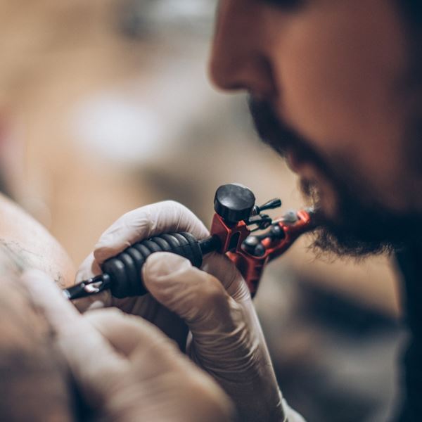 Γιατί κάνουμε τατουάζ; Η επιστήμη απαντά