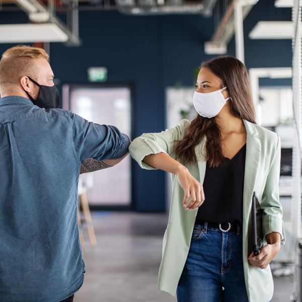 Τα νέα μέτρα φέρνουν κανονικότητα για τους εμβολιασμένους