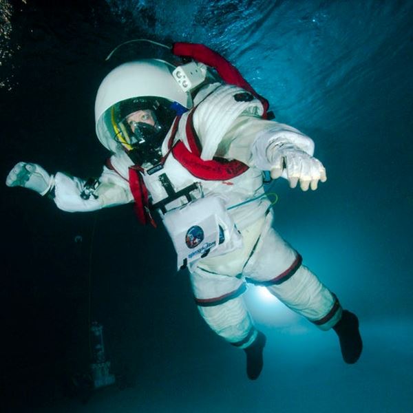 Η προπόνηση των αστροναυτών για τη Σελήνη