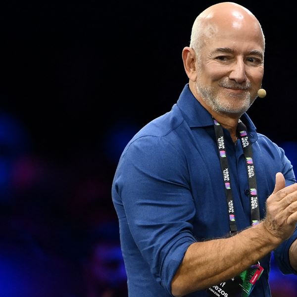 Το χαρακτηριστικό που θα σε κάνει άτρωτο απέναντι στο AI, σύμφωνα με τον Jeff Bezos