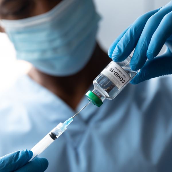 Τι ακριβώς σημαίνει η άρση της πατέντας των εμβολίων