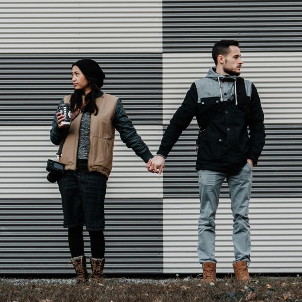 Πώς να τα ξαναβρείς με τη σύντροφό σου μετά από έναν έντονο καυγά